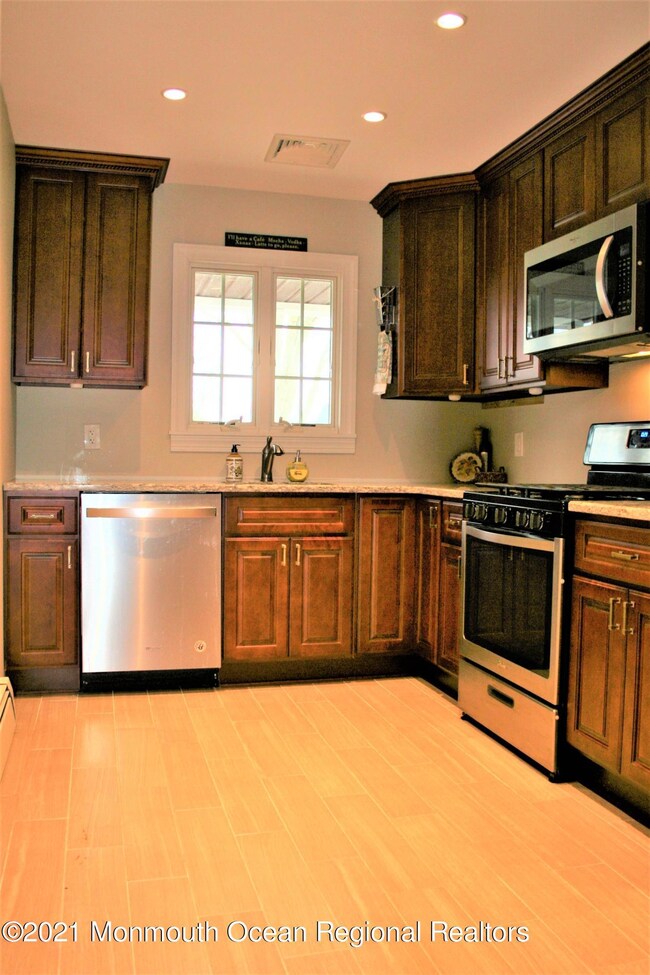 96 Spinnaker Ct, Bayville, NJ 08721 - photo 4