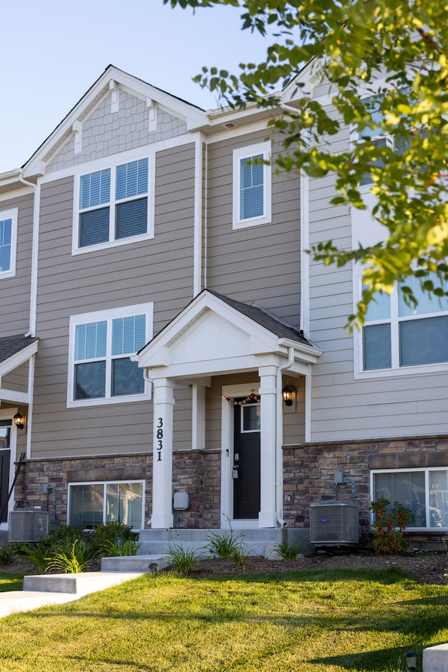 3831 Currant Ln, Elgin, IL 60124 - photo 2