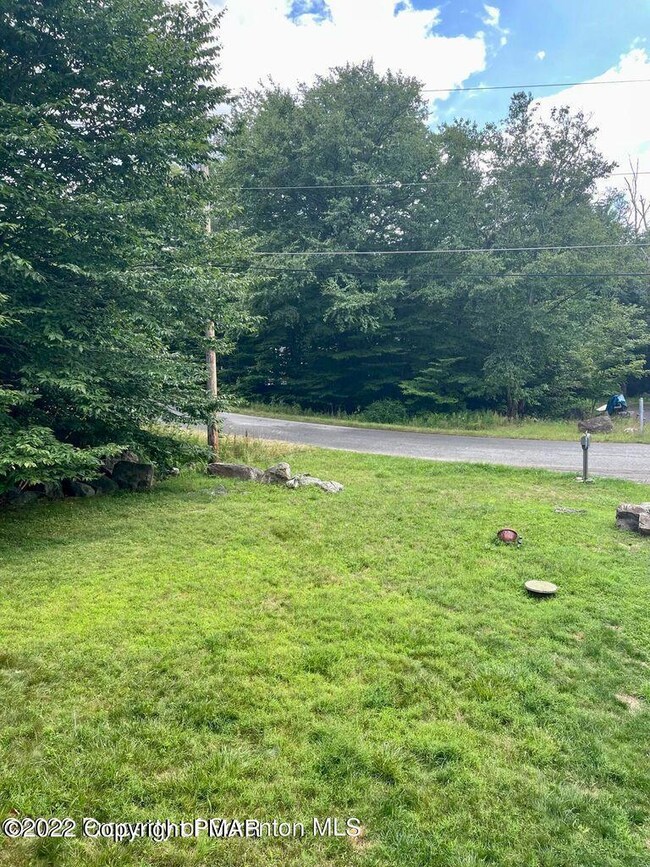 9677 Stony Hollow Dr, Tobyhanna, PA 18466 - photo 4