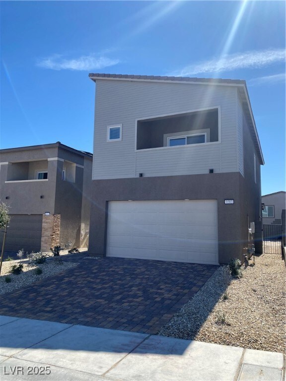 Contemporary house featuring decorative driveway,