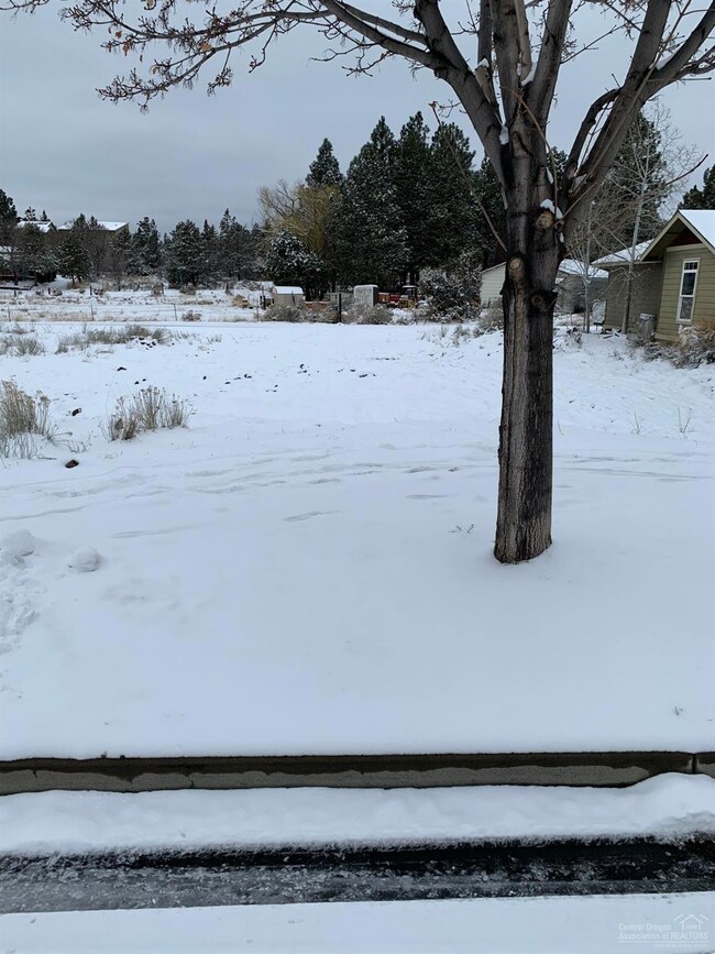 63241 NE Logan Ave, Bend, OR 97701 - photo 4