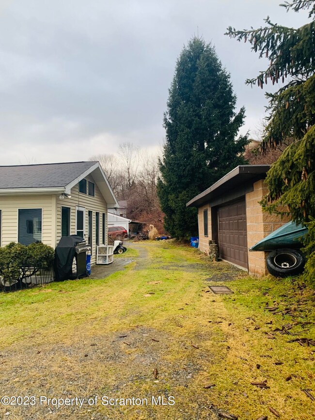 145 8th St, Olyphant, PA 18447 - photo 5