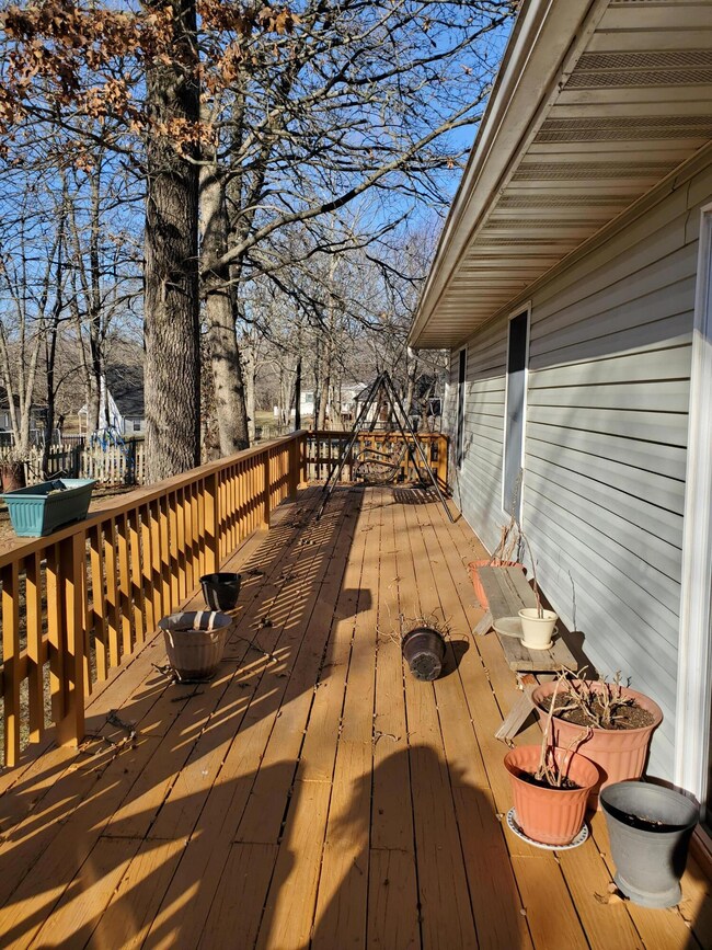 1208 Abbey Ln, Cassville, MO 65625 - photo 2