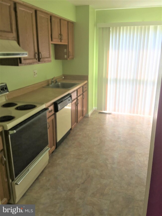 1006 Lake Shore Dr, Bowie, MD 20721 - photo 6