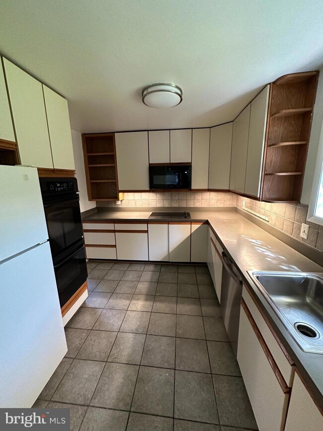 11014 Kenilworth Ave, Garrett Park, MD 20896 - photo 4