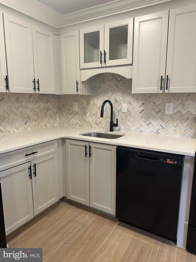 402 Penns Ln unit 402, Malvern, PA 19355 - photo 7