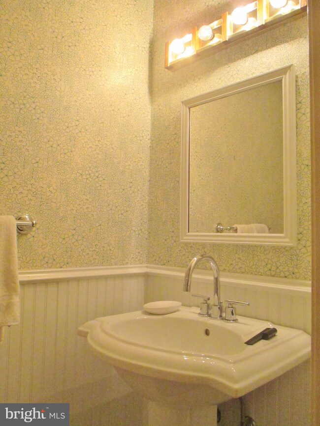 3506 Hamlet Place, Chevy Chase, MD 20815 - photo 5