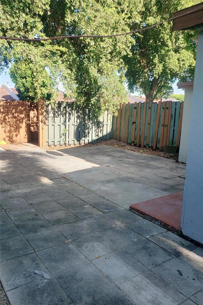 15401 SW 81st Cir Ln unit 14, Miami, FL 33193 - photo 4