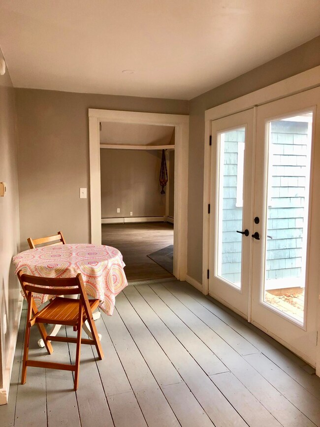Kitchen eating area