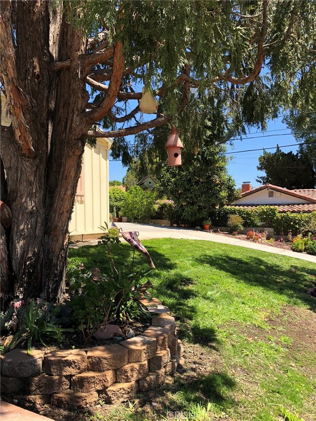 22211 Buena Ventura St, Woodland Hills, CA 91364 - photo 2