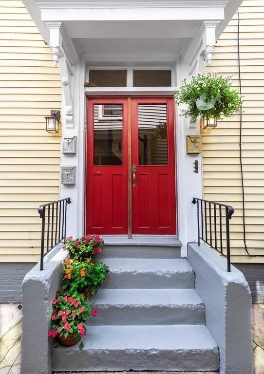 15 1/2 Williams St unit 2, Salem, MA 01970 - photo 2