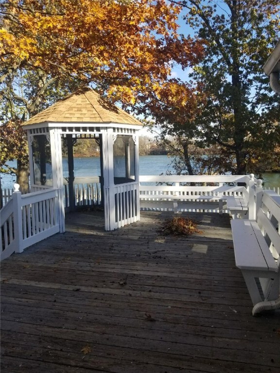 146 Lakeview Dr, Providence, RI 02910 - photo 3