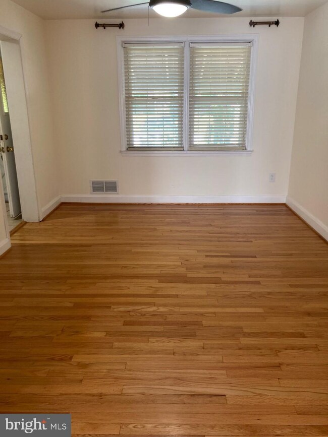 8616 Pleasant Plains Rd, Towson, MD 21286 - photo 6