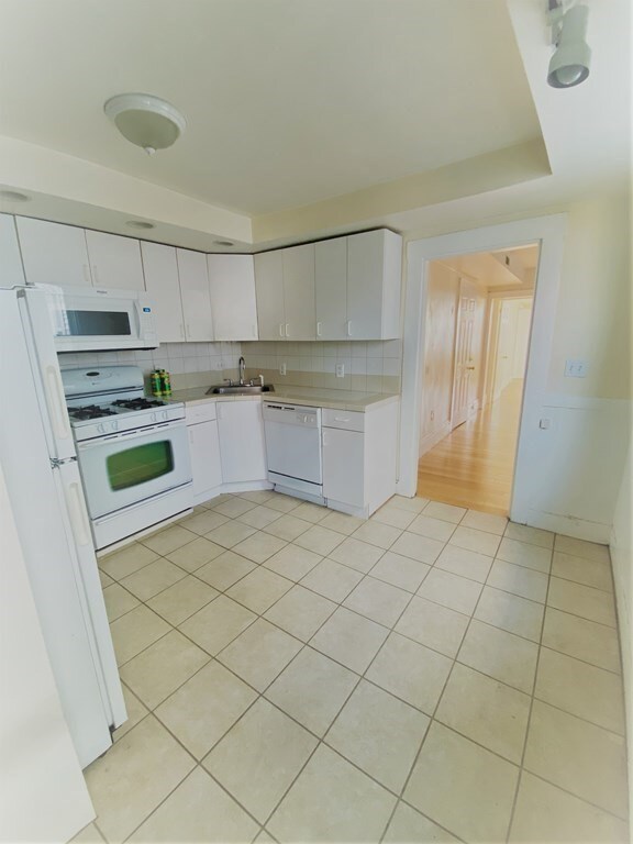 694 E 6th St unit 2, Boston, MA 02127 - photo 3