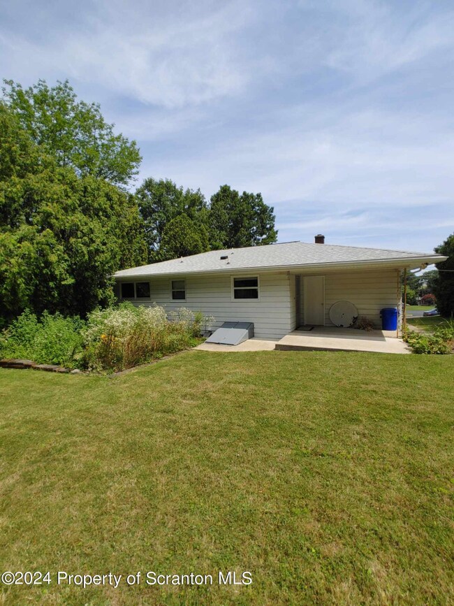 14 Hemlock St, Dupont, PA 18641 - photo 2