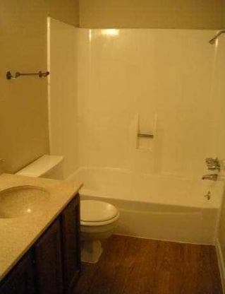 Full bath with toilet, tub / shower combination, 