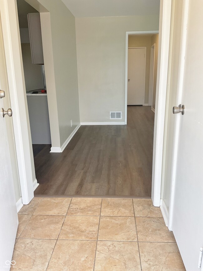 76 S 6th Ave, Beech Grove, IN 46107 - photo 2