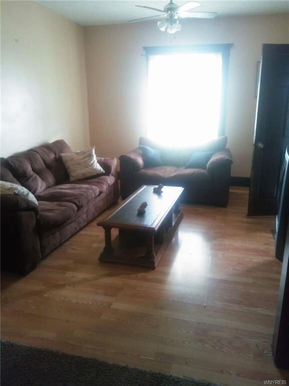 Living room with pergo type flooring