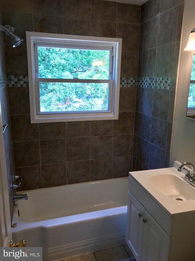 6718 Vermont Ct, Hyattsville, MD 20785 - photo 5