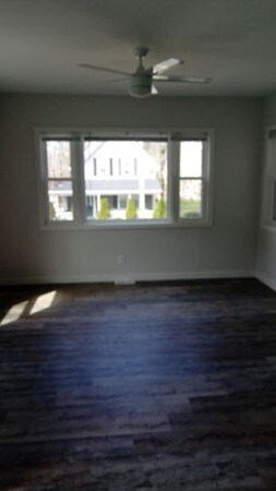 232 Union St unit 2 RIGHT, Franklin, MA 02038 - photo 3