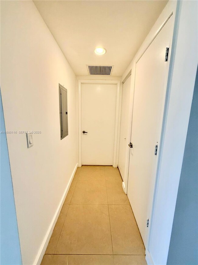 Icon Brickell Tower 2 unit 1607, Miami, FL 33131 - photo 2