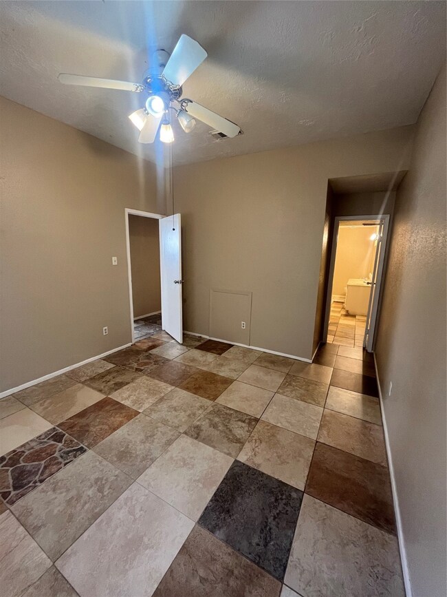 6621 Greenyard Dr, Houston, TX 77086 - photo 7