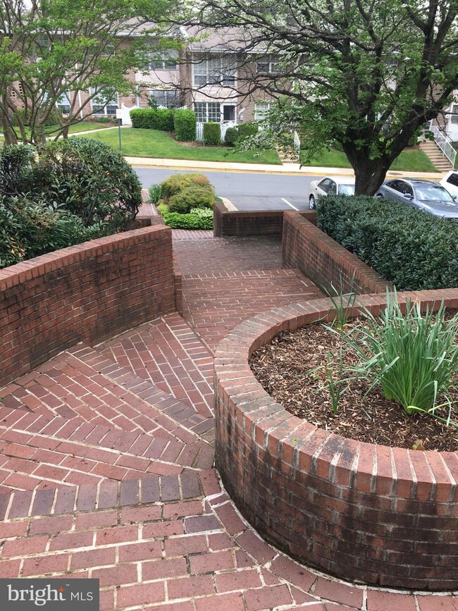 1952 Kennedy Dr unit 202, McLean, VA 22102 - photo 3