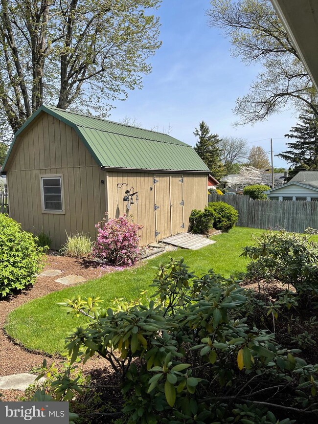 311 Robin Rd, Hershey, PA 17033 - photo 3