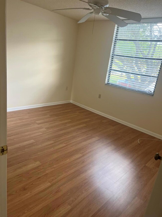 3640 Whitehall Dr unit 2060, West Palm Beach, FL 33401 - photo 7