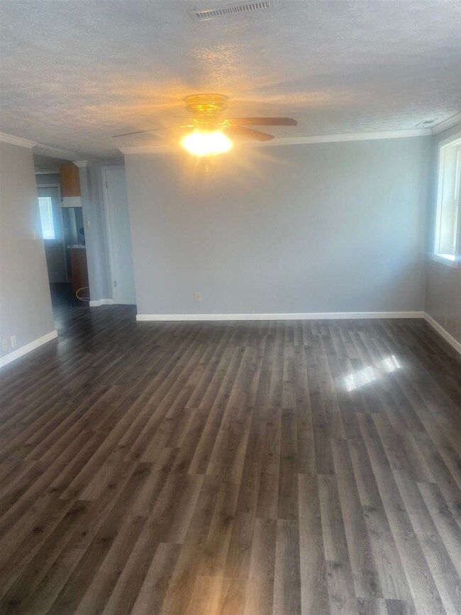 1810 Hazel St, Auburn, IN 46706 - photo 3