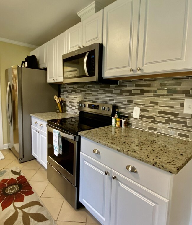 546 Chaucer Dr, Winterville, NC 28590 - photo 4