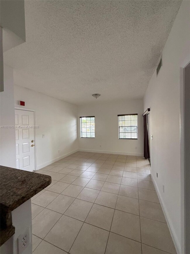 18348 NW 68th Ave unit E, Hialeah, FL 33015 - photo 3