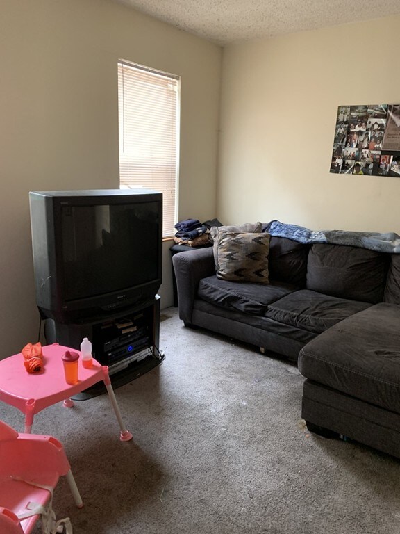 46 Kingsbury St, Worcester, MA 01610 - photo 3