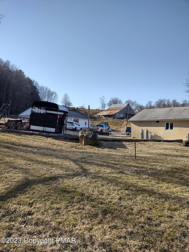 67 E Sterling Rd, Newfoundland, PA 18445 - photo 4