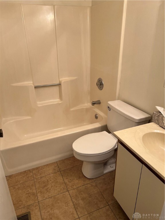 3551 Spanish Villa Dr unit 12, Dayton, OH 45414 - photo 6