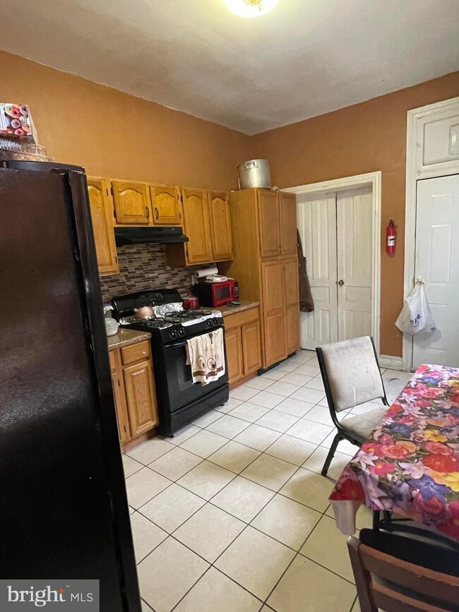 421 N 11th St, Reading, PA 19604 - photo 6