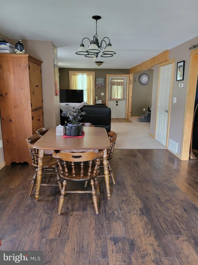 1021 Butter Ln, Reading, PA 19606 - photo 5