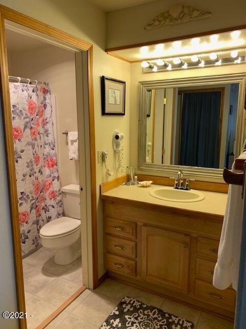 Main area bathroom