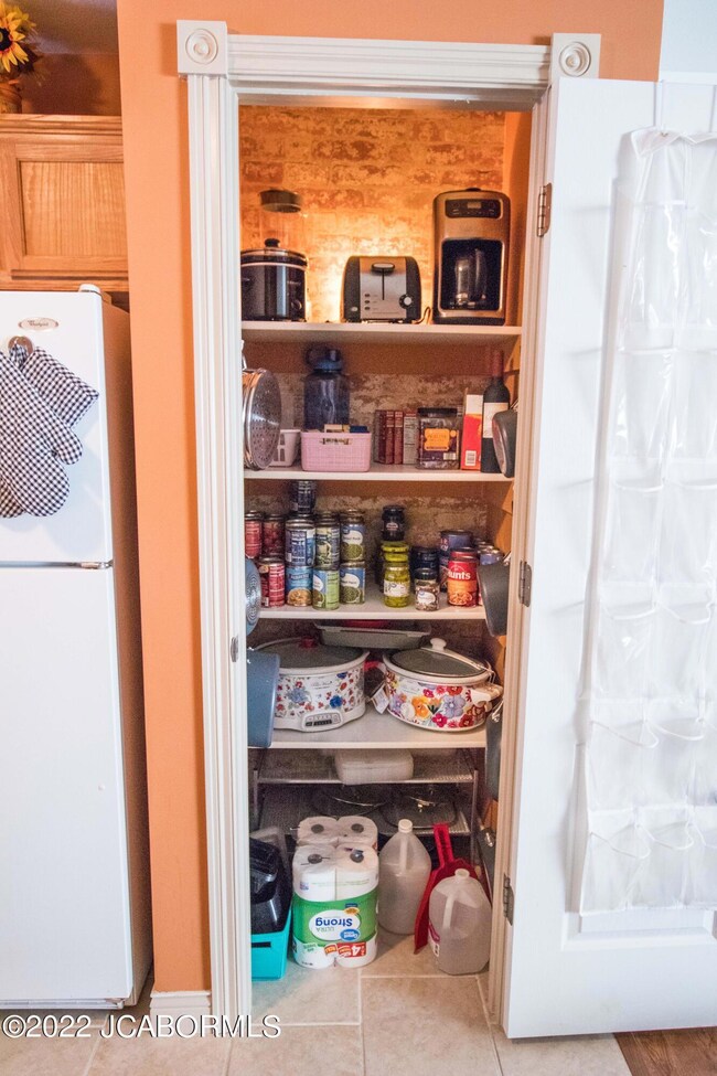 6 PANTRY