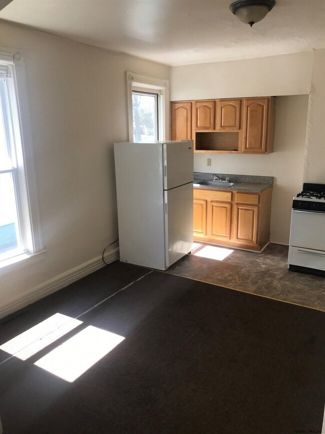 15 Moyston St, Schenectady, NY 12307 - photo 4