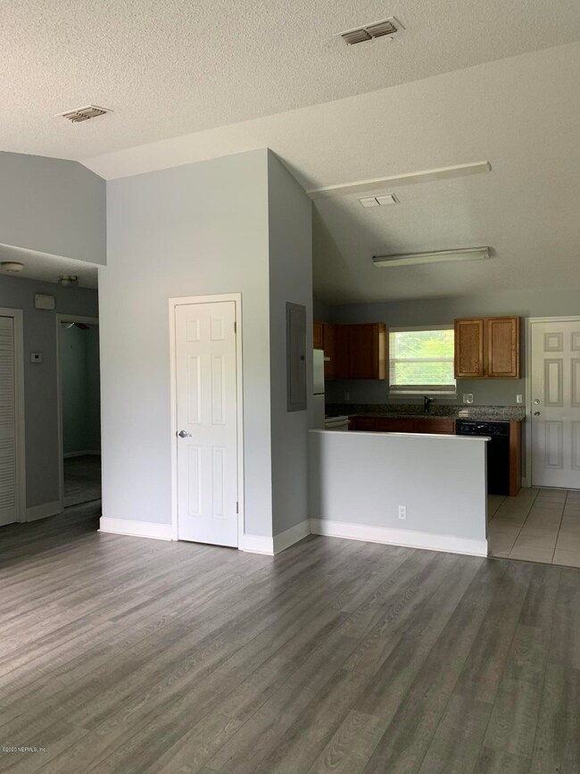 5863 105th St, Jacksonville, FL 32244 - photo 3