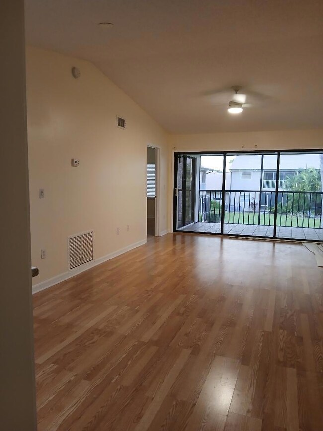 5787 Summer Side Ln unit 4B, Sarasota, FL 34231 - photo 3