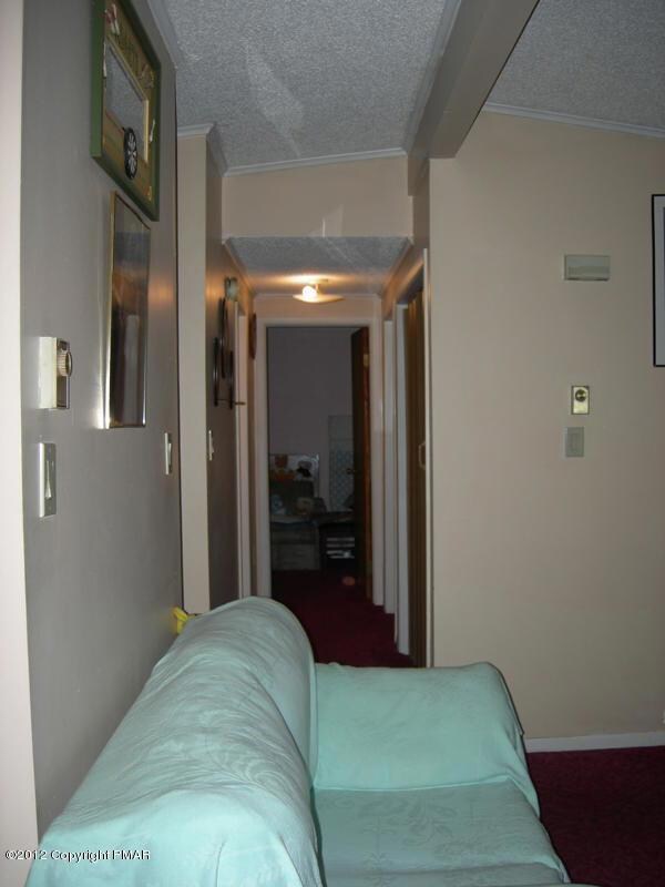 237 Acorn Cir, Lehman Township, PA 18301 - photo 4