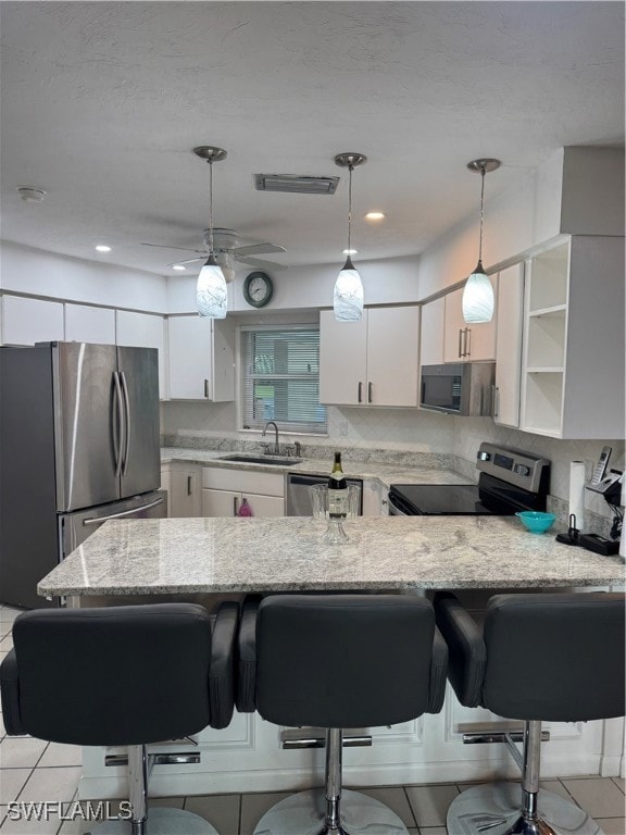 Kitchen featuring fridge, range, a peninsula, a si