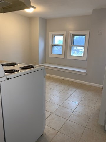 35 Broadsound Ave unit 2, Revere, MA 02151 - photo 2