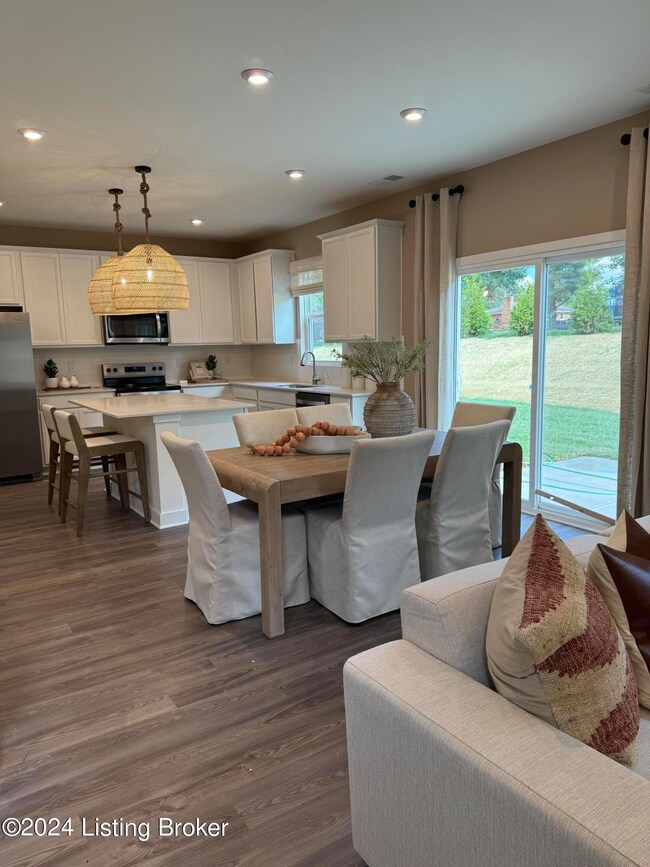 8404 Fairmount Rd, Louisville, KY 40291 - photo 2