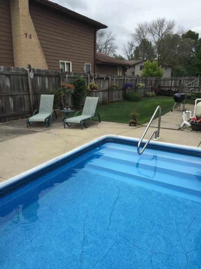 8712 Clark Place, Crown Point, IN 46307 - photo 6