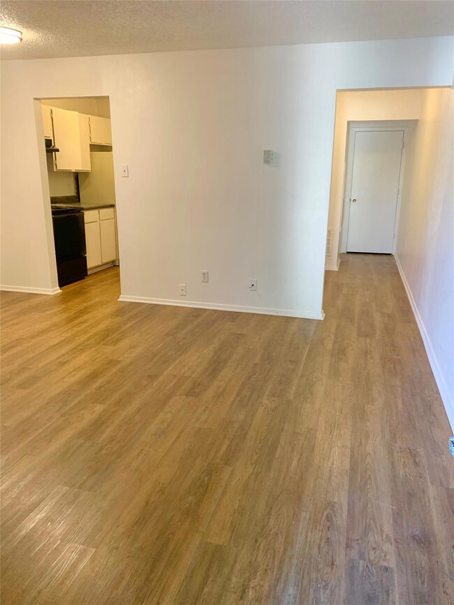 222 N Center St unit 206, Grand Prairie, TX 75050 - photo 5