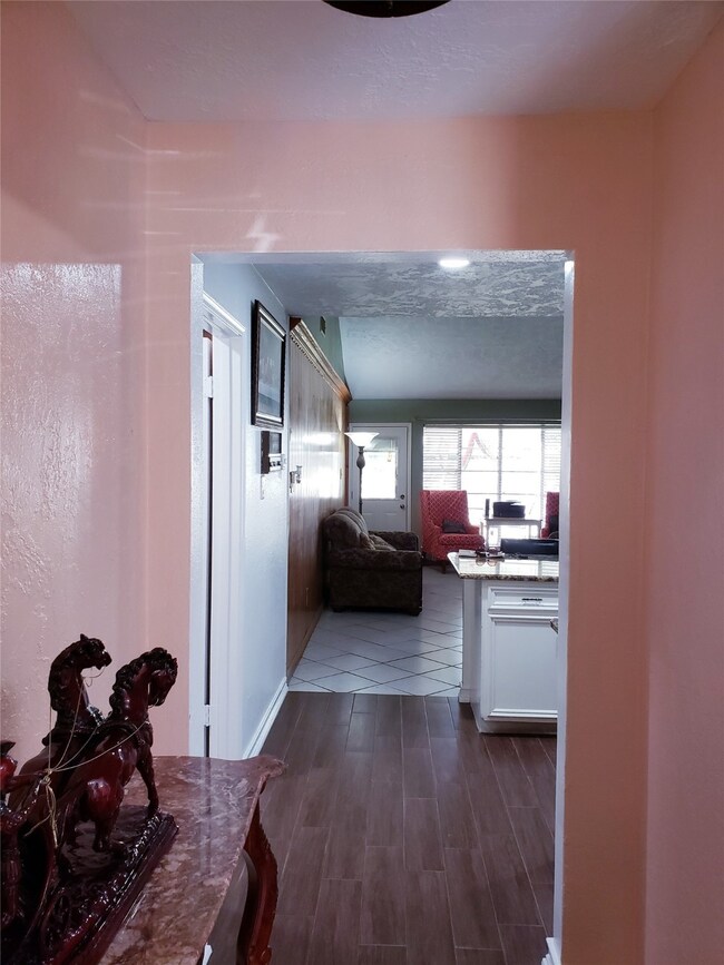 10230 Heather Hill Dr, Houston, TX 77086 - photo 5