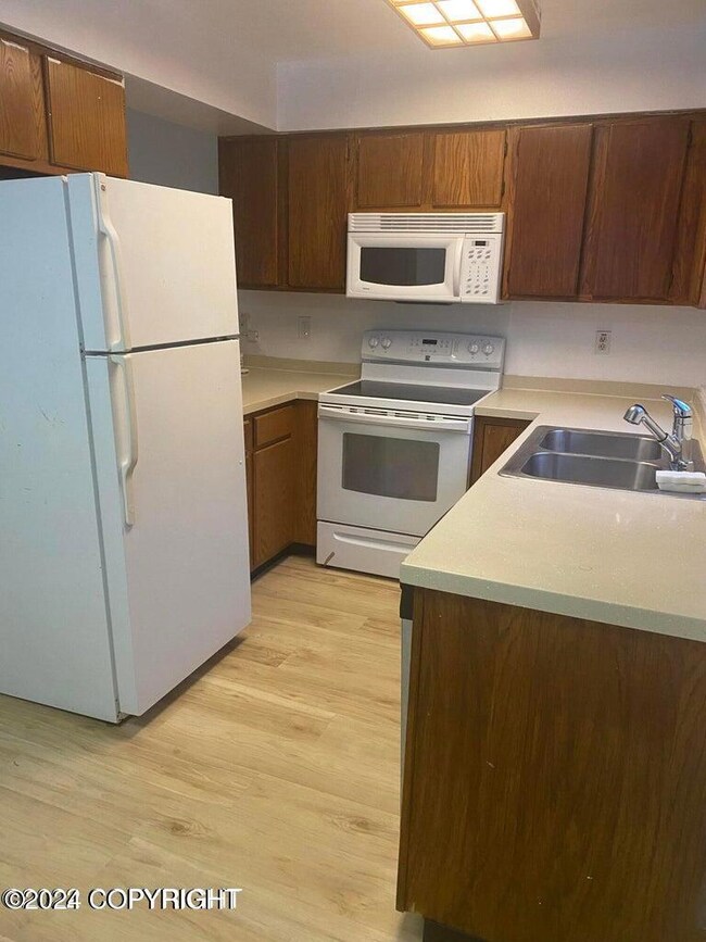 3806 Iowa Dr unit 2, Anchorage, AK 99517 - photo 2